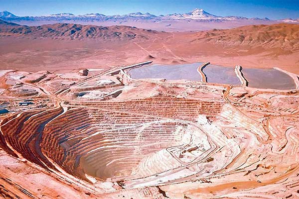 <p>Cerro Colorado: BHP ingresa nuevamente proyecto de sondajes por US$ 60 millones con miras a reabrir la faena</p>