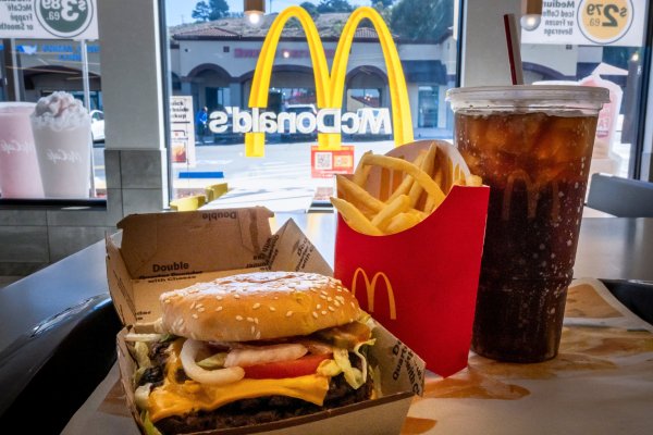 <p>McDonald's reclutará a 375 mil trabajadores estadounidenses este verano en su mayor ola de contrataciones en años</p>