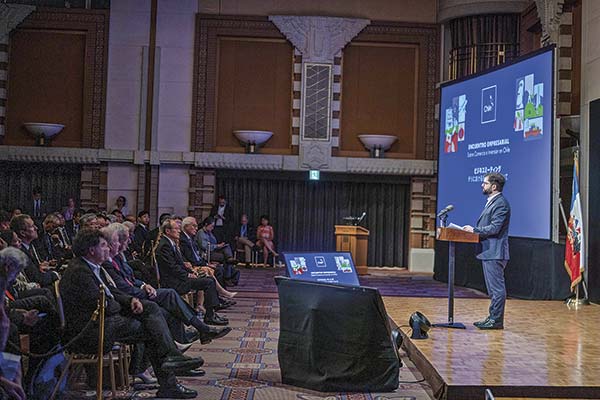 <p>El Presidente Boric destacó el corredor Bioceánico que une a los países sudamericanos del Pacífico con el Atlántico en cita con empresarios y participó en Expo Osaka. Fotos: Presidencia</p>