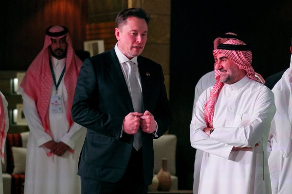 <p>Musk cierra acuerdo de Starlink con Arabia Saudita durante la visita oficial de Trump al reino</p>