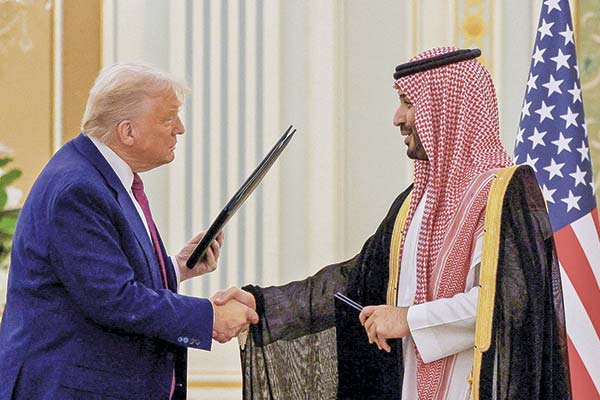 <p>“Es un hombre increíble. No hay nadie como él”, dijo Trump sobre su anfitrión, el príncipe heredero de Arabia Saudita, Mohammed bin Salman. Foto: Reuters</p>