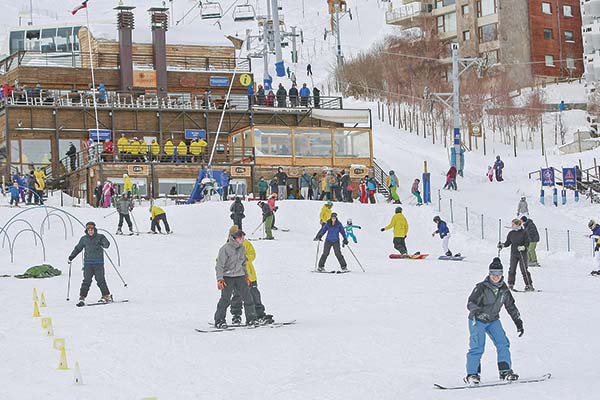 <p>Centros de esquí anuncian fechas de aperturas de la temporada 2025 y esperan batir las históricas buenas cifras del año pasado</p>