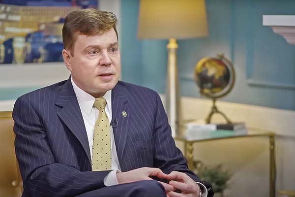 Andrew Hale, experto de The Heritage Foundation: “Algunos países deberán elegir entre alinearse con EEUU o con China”