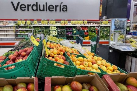 <p>Inflación en Argentina sorprende en abril: fue de 2,8%, por debajo de lo esperado en el mes de salida del cepo</p>