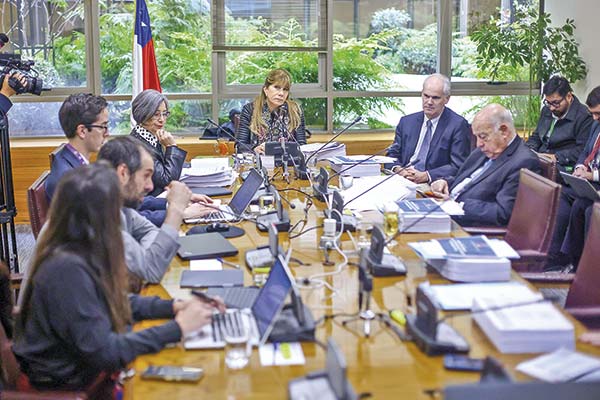 <p>El ministro Grau concurrió esta semana a la comisión de Hacienda del Senado, liderada por Ximena Rincón.</p>