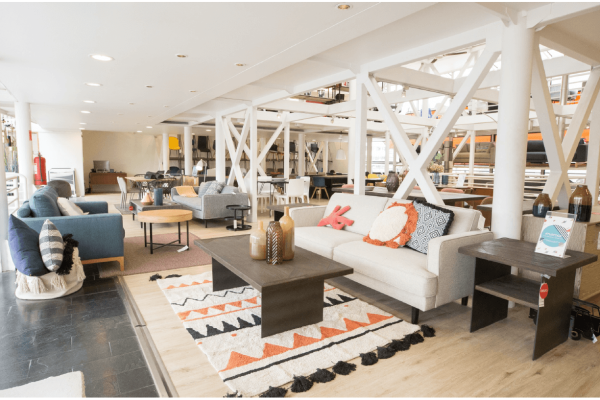 <p>Al borde de la quiebra cadena chilena de venta de muebles con 75 años: alude a la crisis en el mercado inmobiliario</p>
