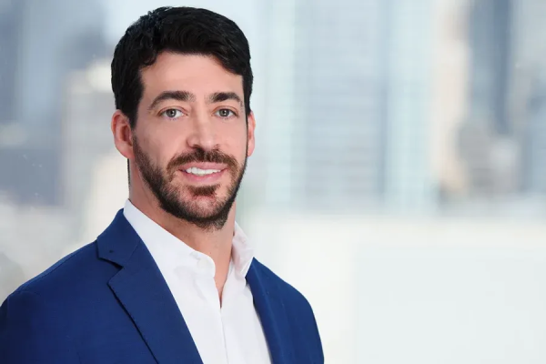Abogado chileno es promovido a socio de firma global en Nueva York