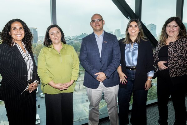 <p>La nueva mesa directiva de Chiletec para 2025-2026: Marisol Docmac, Andrea Nieto, Felipe Mancini, Myriam Pérez y Patricia Erazo.</p>