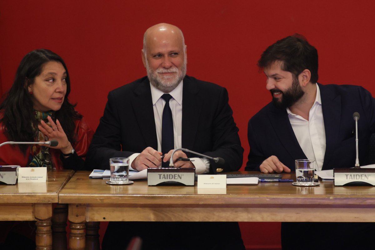 <p>La Moneda alista el envío de una nueva reforma al sistema político “para generar orgánicas más amplias y representativas”</p>