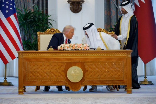 <p>Gira de Trump por el Golfo: jets, megadeals y halagos</p>