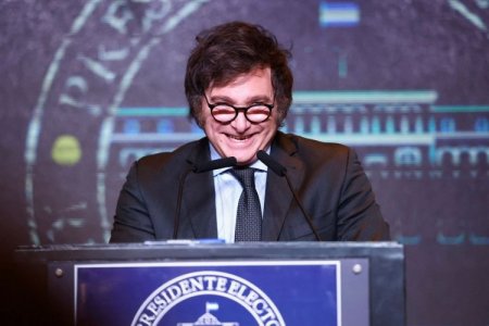 <p>Nuevo DNU de Milei sacude el debate migratorio en Argentina y siembra el temor de “un contagio ideológico” en Latinoamérica</p>