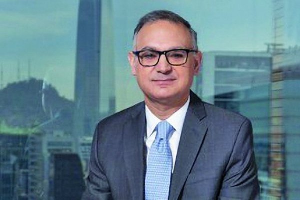 Felipe Larraín deja el estudio Claro para iniciar carrera como Juez
