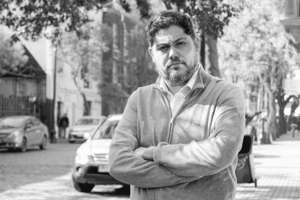 <p>La tensión, el cuestionado estilo y las exageraciones: Detalles desconocidos en la trayectoria de Alberto Larraín</p>