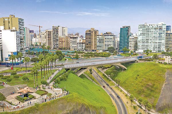 Crisis lleva a inmobiliarias chilenas a reforzar su negocio en Perú: destinan inversiones por más de US$ 200 millones en 2025