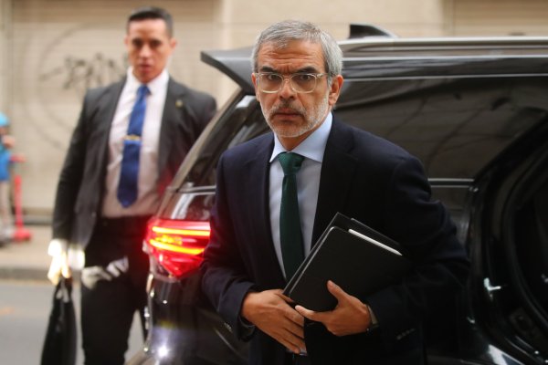 <p>Gobierno califica de "delito terrorista" la detonación de una bomba en Providencia y lo atribuye a grupo anarquista</p>