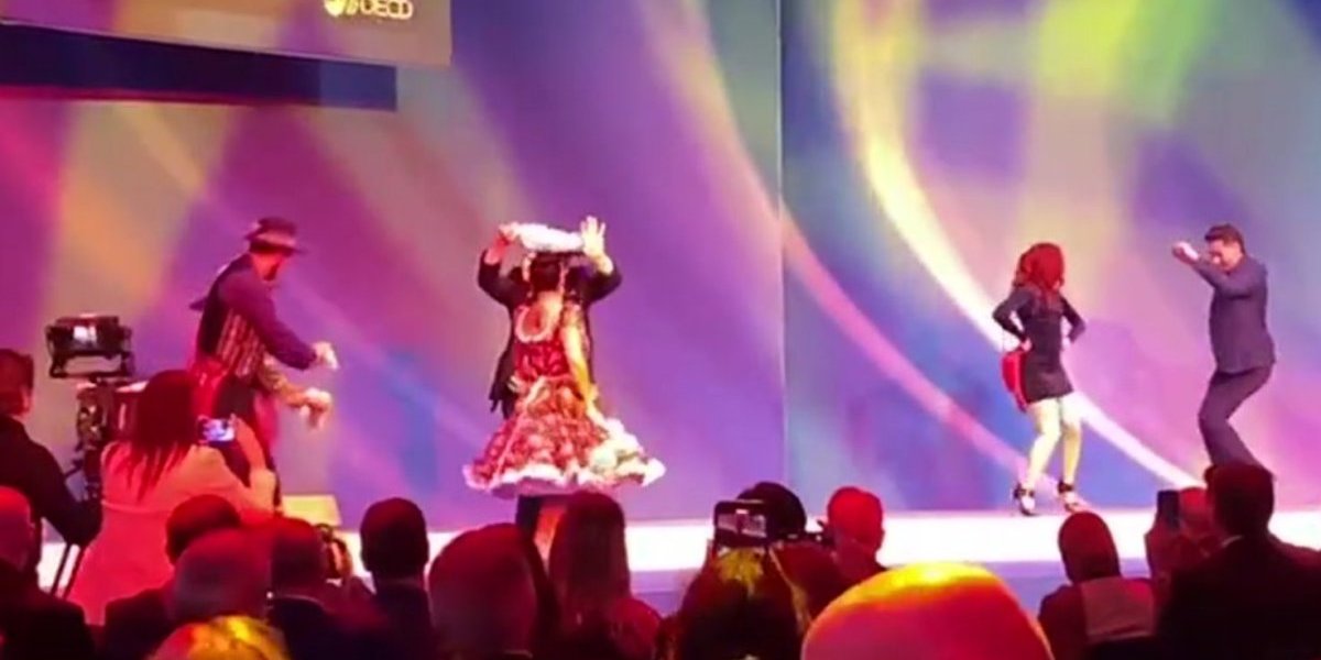 <p>Ahora en DF | Ministro de Transportes inaugura cumbre mundial del rubro en Alemania con un pie de cueca</p>