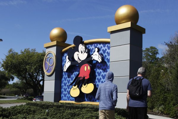 <p>Sindicatos de Disney critican fin del Estatus de Protección Temporal para inmigrantes venezolanos en EEUU</p>