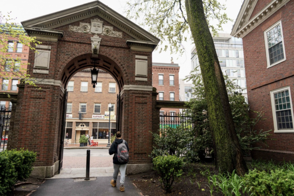 <p>La carta de exalumnos chilenos de Harvard por anuncio de Trump</p>