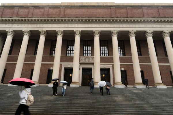 <p>Harvard demanda al gobierno de Trump por bloqueo a alumnos extranjeros y China promete apoyo a estudiantes afectados</p>