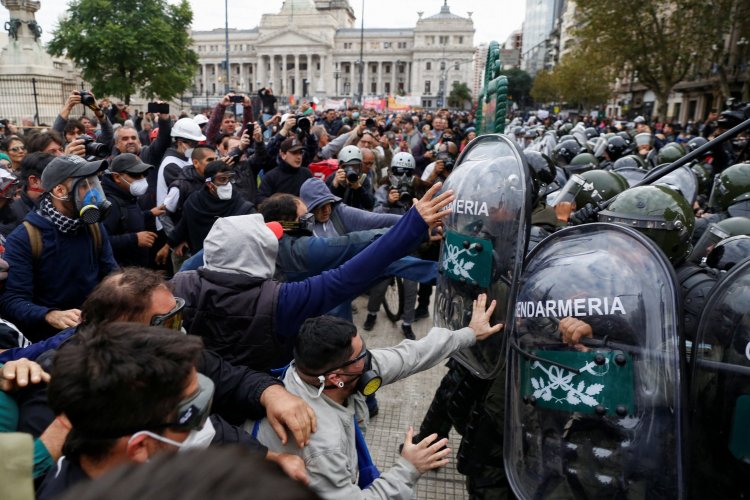 <p>Régimen de Maduro endurece la represión a días de las parlamentarias: cercano a María Corina Machado es detenido</p>