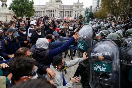 <p>Régimen de Maduro endurece la represión a días de las parlamentarias: cercano a María Corina Machado es detenido</p>