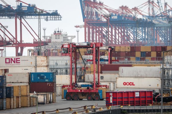 <p>Aumentan atochamientos portuarios en Europa por guerra de aranceles y amenazan extender caos logístico a EEUU y Asia</p>