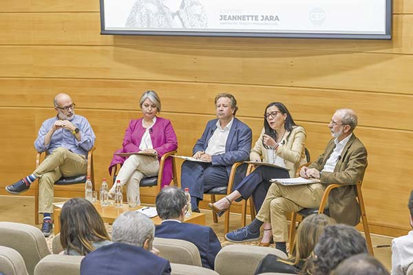 <p>Benavides en un panel de 2022 organizado por el CEP sobre la reforma de pensiones.</p>