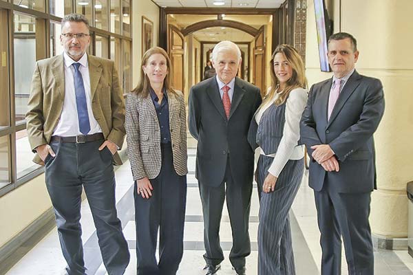 <p>Tres economistas, una abogada y un exAbif fueron ratificados para el FAPP.</p>