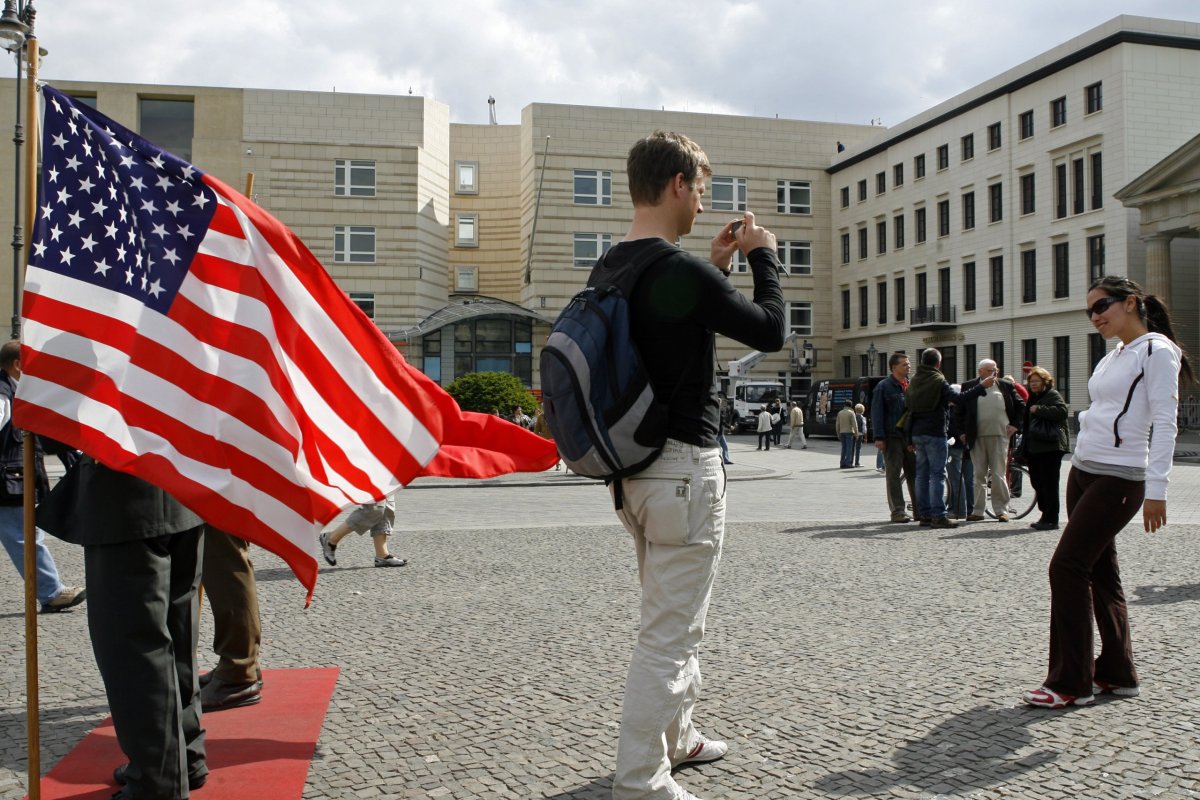 <p>EEUU ordena a sus embajadas en todo el mundo suspender entrevistas de visas para estudiantes mientras endurece revisión de perfiles en redes sociales</p>