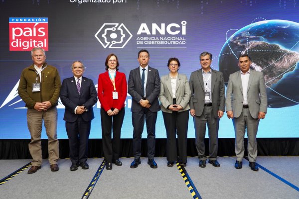 <p>Autoridades, parlamentarios y representantes del sector público y privado se reunieron en la primera jornada del encuentro "Patagonia Ciber 2025".</p>