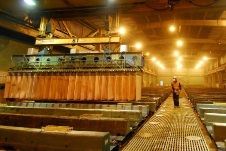 <p>Proyectos peruanos Tía María, Los Chancas y Michiquillay son claves para aprovechar el superciclo del cobre, advierte especialista</p>