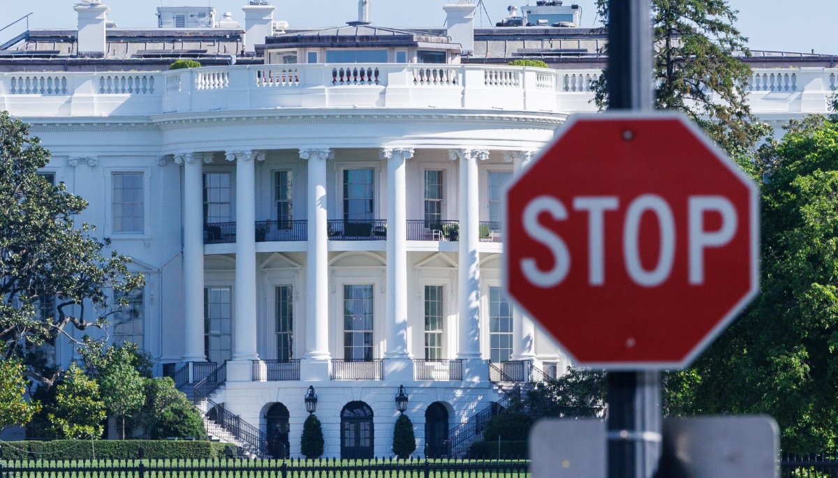 Casa Blanca busca revocar fallo que anula aranceles de Trump