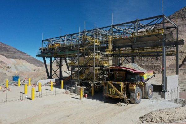 Recaudación minera en Perú crece fuertemente en abril y la ilegalidad se estancó