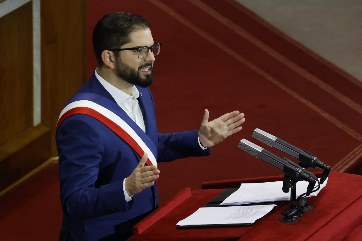 <p>Violeta, la mudanza y la posible salida de Marcel: los otros asuntos de Boric tras su última cuenta pública</p>
