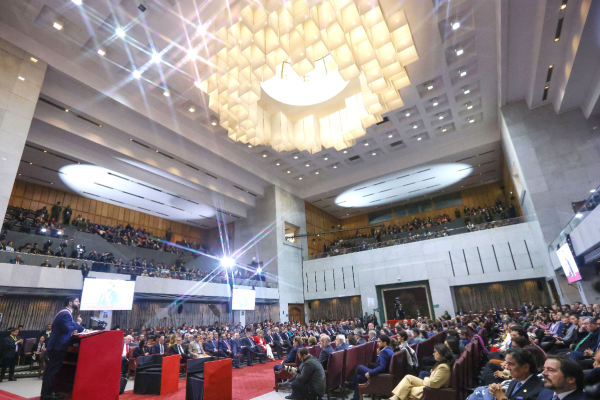 <p>Fotos: Aton Chile y Senado.</p>