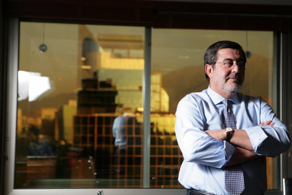 Tres hijas de Guillermo Luksic inician trámite para donar $3.450 millones a su madre