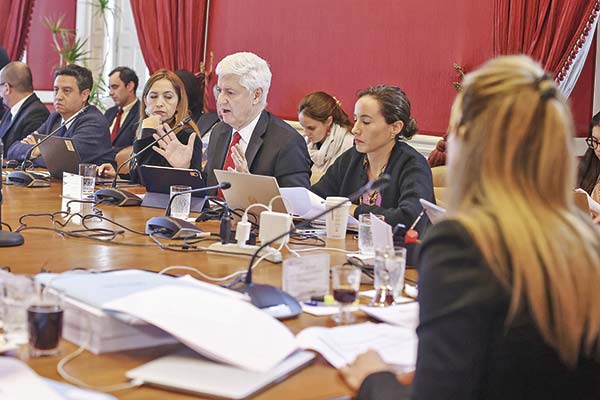 <p>El director de Impuestos Internos, Javier Etcheberry. Foto: Senado</p>