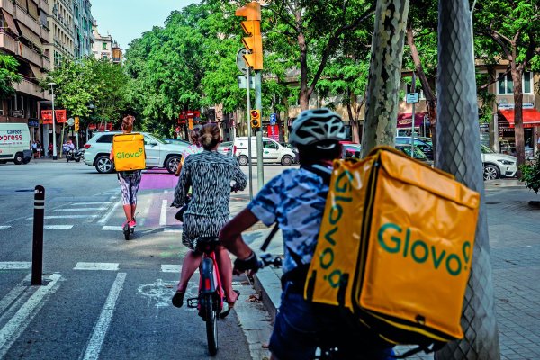 <p>FNE pide a TDLC multa de más de US$ 74 millones a matriz de Pedidos Ya y Glovo por acuerdo de colusión internacional que afectó al mercado de repartos en Chile</p>