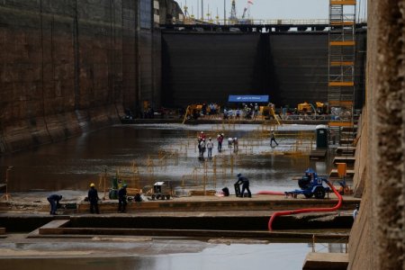 <p>Dueños del Canal de Panamá trazan un rumbo para aplacar la ira de Trump y China</p>