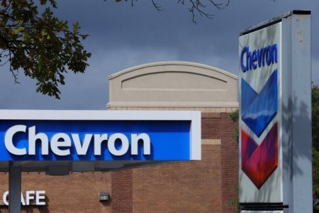 <p>Tras salida de Chevron, Venezuela presiona al sector privado por más ingresos tributarios</p>