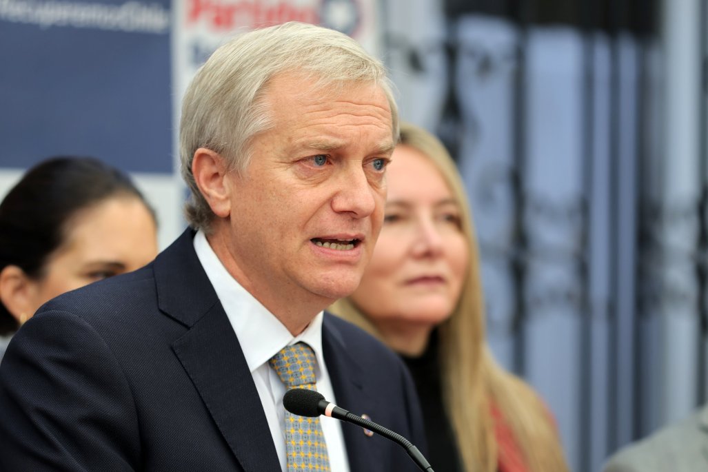 Kast propone medidas para “reiniciar” el sector estatal