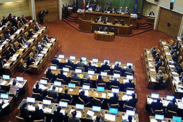 <p>Diputados ingresan reforma constitucional que consagra la negociación colectiva o ramal</p>