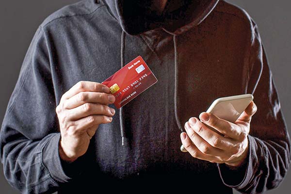 <p>Organización de consumidores gana primer round contra la banca por seguros de antifraudes</p>