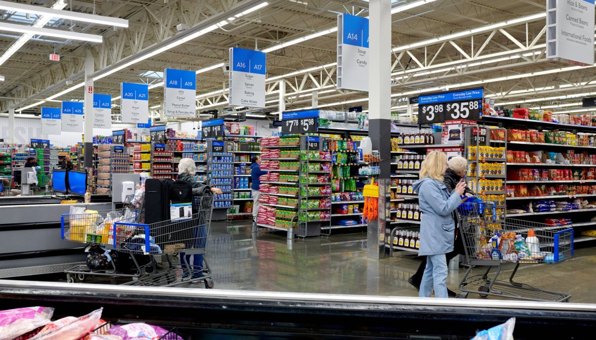Walmart enfrenta desafíos laborales a pesar de un auge en ingresos