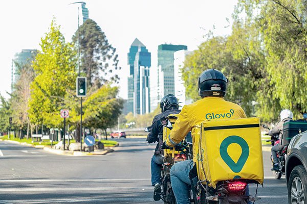 <p>La historia del pacto detrás de la salida de Glovo de Chile que despertó las alarmas de la FNE</p>