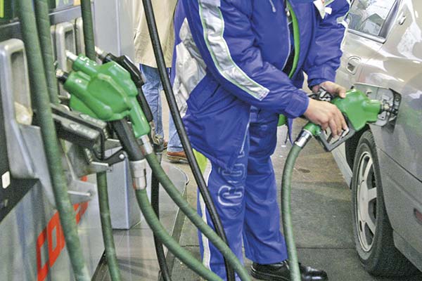 <p>El Fisco continuó subsidiando el precio de los combustibles en el primer trimestre, pero en un menor nivel al 2024</p>