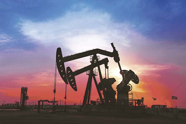 Petróleo se recupera tras meses de bajas, pero no llega a niveles de inicio de año