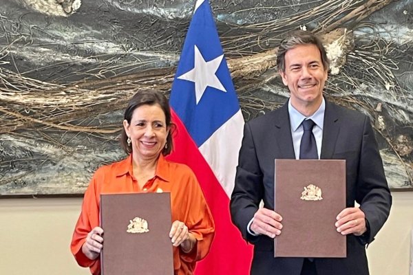 <p>Luz Granier, de Desarrollo País, y Cristian Ramos, de Google.</p>