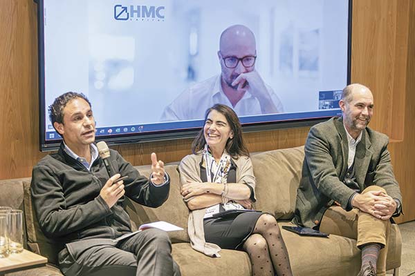 <p>El vicepresidente ejecutivo de Comunicaciones, Marketing y Estudios de Santander Chile, Fernando Larraín, la experta en deuda privada e inmobiliario, directora de empresas y líder de MI Financiamiento, Pilar Quintas; y el gerente general de Inmobiliaria Manquehue, Juan Eduardo Bauzá;</p>