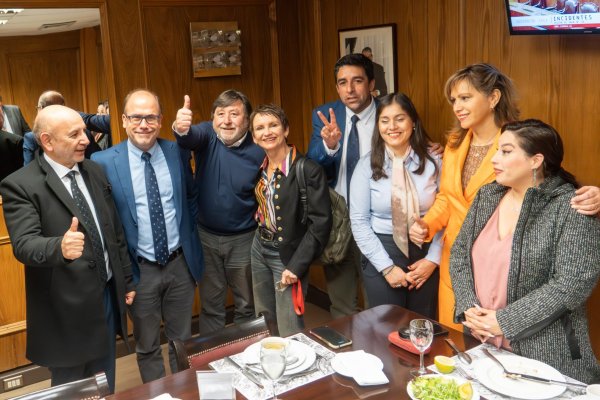 <p>Primaria oficialista: el día después del apoyo DC a Carolina Tohá tuvo intensa agenda de la candidata en el Congreso</p>